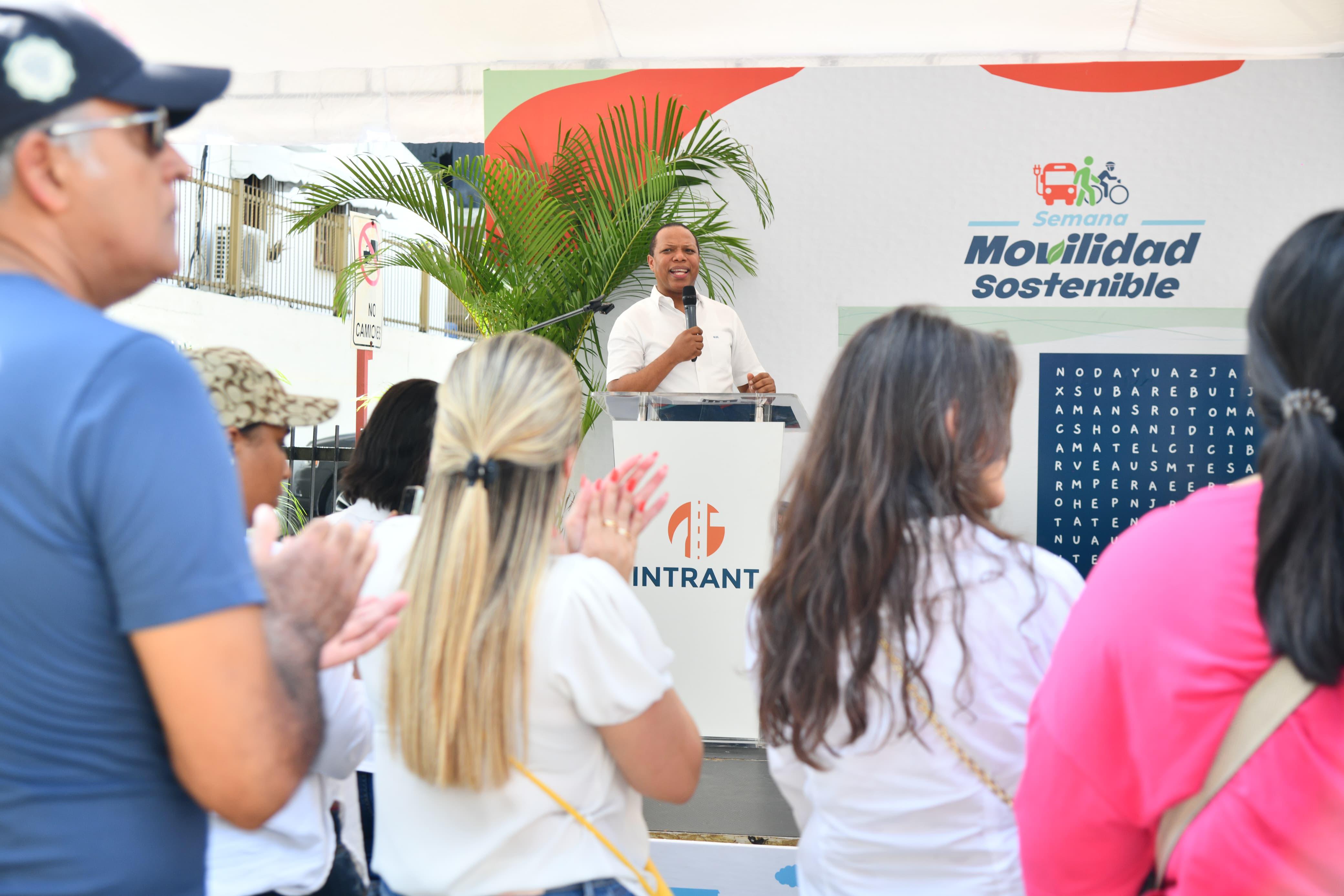 Evento peatonal en Naco durante la Semana Nacional de Movilidad Sostenible 2024, impulsada por el Intrant para mejorar la movilidad en Santo Domingo.