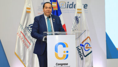 El director ejecutivo del Ideice, doctor Jesús Antonio Andújar Avilés, al momento de pronunciar el discurso de clausura del evento